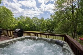 Bear Valley- Riverfront with hot tub! - Luray - 9