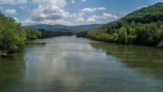 Bear Valley- Riverfront with hot tub - Starlink Satellite Wi-Fi - 8