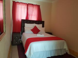 Stone Crescent Hotel - 3