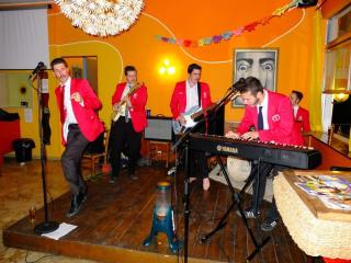 Sunflower Beach Backpacker Hostel & Bar - 7