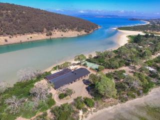 Steeles Island Retreat - Carlton - 0