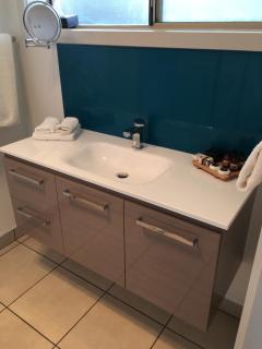 Island Breeze Motel - 1