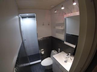 Arctic Red House - 2