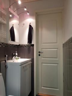 Arctic Red House - 2