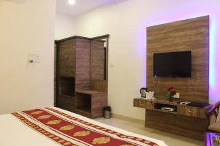Regal Hotel and restaurant - Mathura - 2
