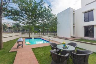 StayVista's Greenwoods Villa 7 - City-Center Villa with Private Pool, Terrace, Lift & Ping-Pong Table - Lonavala - 7