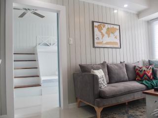 Cozy Family Suite with Stunning View of Taal - 3