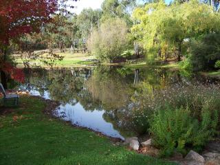 Granite Gardens Cottages & Lake Retreat - Stanthorpe - 2