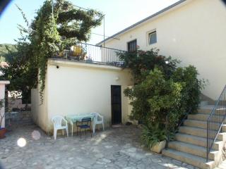 Apartments by the sea Jelsa, Hvar - 584 - 2