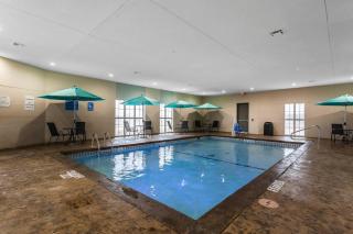Comfort Suites - University - 8