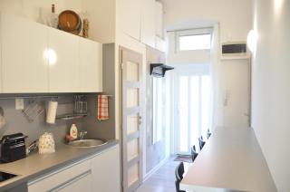 Modern & Historic Apartment - Bratislava - 4