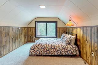 Creekside Cabin - 4
