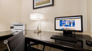 Best Western PLUS Tulsa Inn & Suites - Tulsa - 2