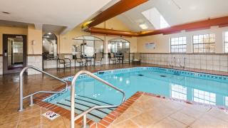 Best Western PLUS Tulsa Inn & Suites - Tulsa - 4