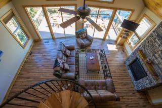 Eagle's Nest- A pet friendly cabin on the river with a hot tub! - Luray - 6