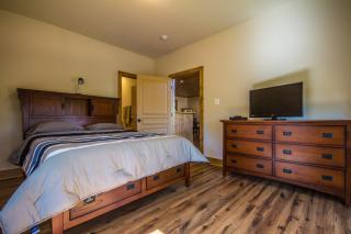Eagle's Nest- A pet friendly cabin on the river with a hot tub! - Luray - 2