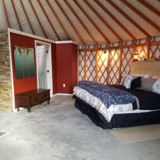 Yale Manor B&B & Yurt Glamping - 7