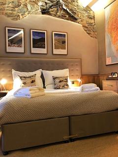 The Queen's Head Hotel - 2