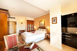 Apartamentos Guadalpin Boutique - 0