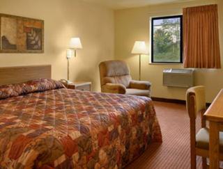 Super 8 by Wyndham Altoona - Altoona - 5