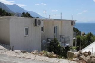 Apartments and rooms with parking space Brela, Makarska - 6895 - 6