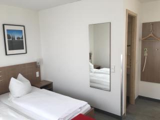 Landhotel Gasthof am Berg - Dornstadt - 9