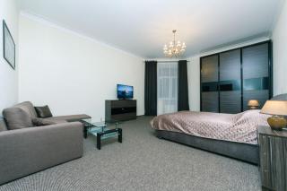 VIP 2 bedroms right near Khreashatik - Kiev - 1