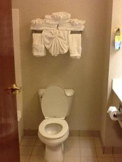 Days Inn & Suites by Wyndham Louisville SW - 4