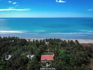 Down By The Sea, the beachfront Apartment - Puerto Coyote - 8