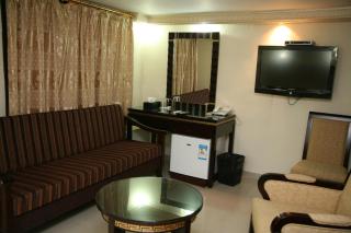 Cedar Hotel - 1