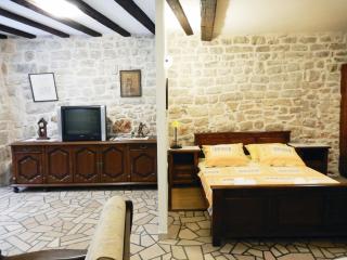 Apartment Primorac - Stari Grad - 6