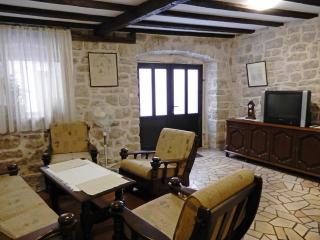 Apartment Primorac - Stari Grad - 1