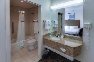 Ashmore Inn and Suites Lubbock - Lubbock - 4