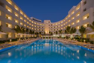 Izla Beach Front Hotel - 9
