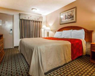 Econo Lodge - 4