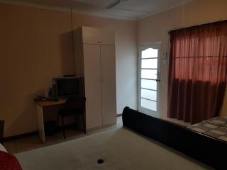 Stone Crescent Hotel - 1