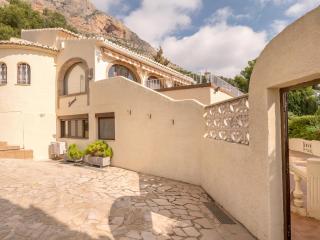 Villa near Montgó with Pool and Beach - 4