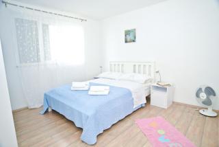 Apartment Yellow House - Pag - 9