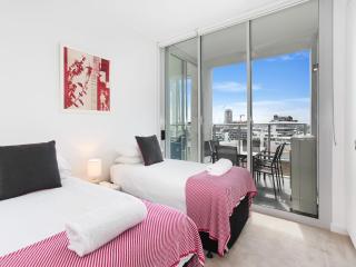 As the Sun Sets - Modern and Spacious 2BR Zetland Apartment Facing the Setting Sun - Sydney - 4