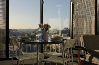 Spectacular Views of CBD by FV with Free Car Park - Brisbane - 6