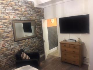Cosy Apartment in Private Courtyard - Preston - 7