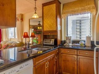 HEART of WAIKIKI,1BDRM,FREE PARKING, WIFI,NO RESORT FEES,YOUTUBE,NETFLIX ! - Honolulu - 6