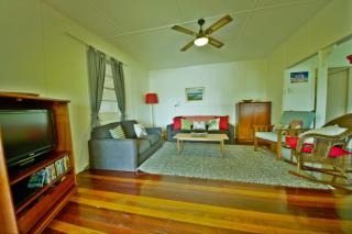 Rosemaree, 24 East Street - Crescent Head - 6