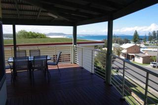 Bella Vista, 9 East Street - Crescent Head - 4