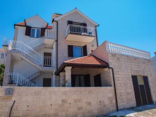 Apartments Vukovic - Postira - 0