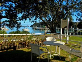 Hananui Lodge and Apartments - 1