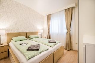The Lion's Loft Apartment - 4BR & 3BA - Terrace - AC - 1
