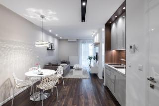 Glossy Apart W19 - 0