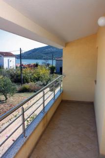 Apartments by the sea Vinisce, Trogir - 5229 - 5