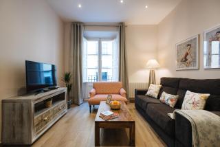 Hostly Aponte exclusive apartment-Center-Fibre-Parking Optional-CLess - Sevilla - 3